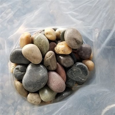 উচ্চ মানের কালো সাদা বেইজ পালিশ নদী নুড়ি পাথর