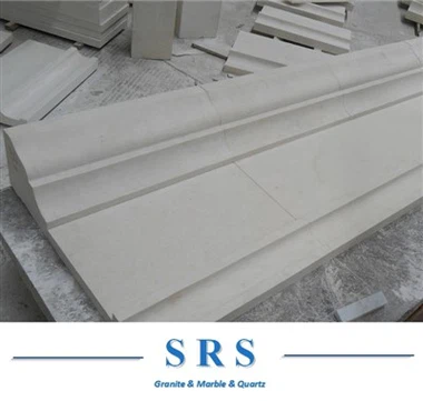 বেইজ চুনাপাথর সম্মানিত ছাঁচনির্মাণ এবং সম্মুখভাগ এবং ল্যান্ডস্কেপিং প্রকল্পের জন্য কার্ভিং।